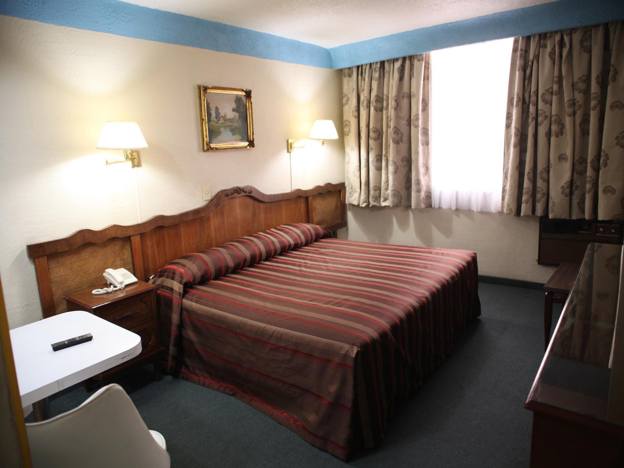Hotel Plaza Madrid メキシコシティ エクステリア 写真