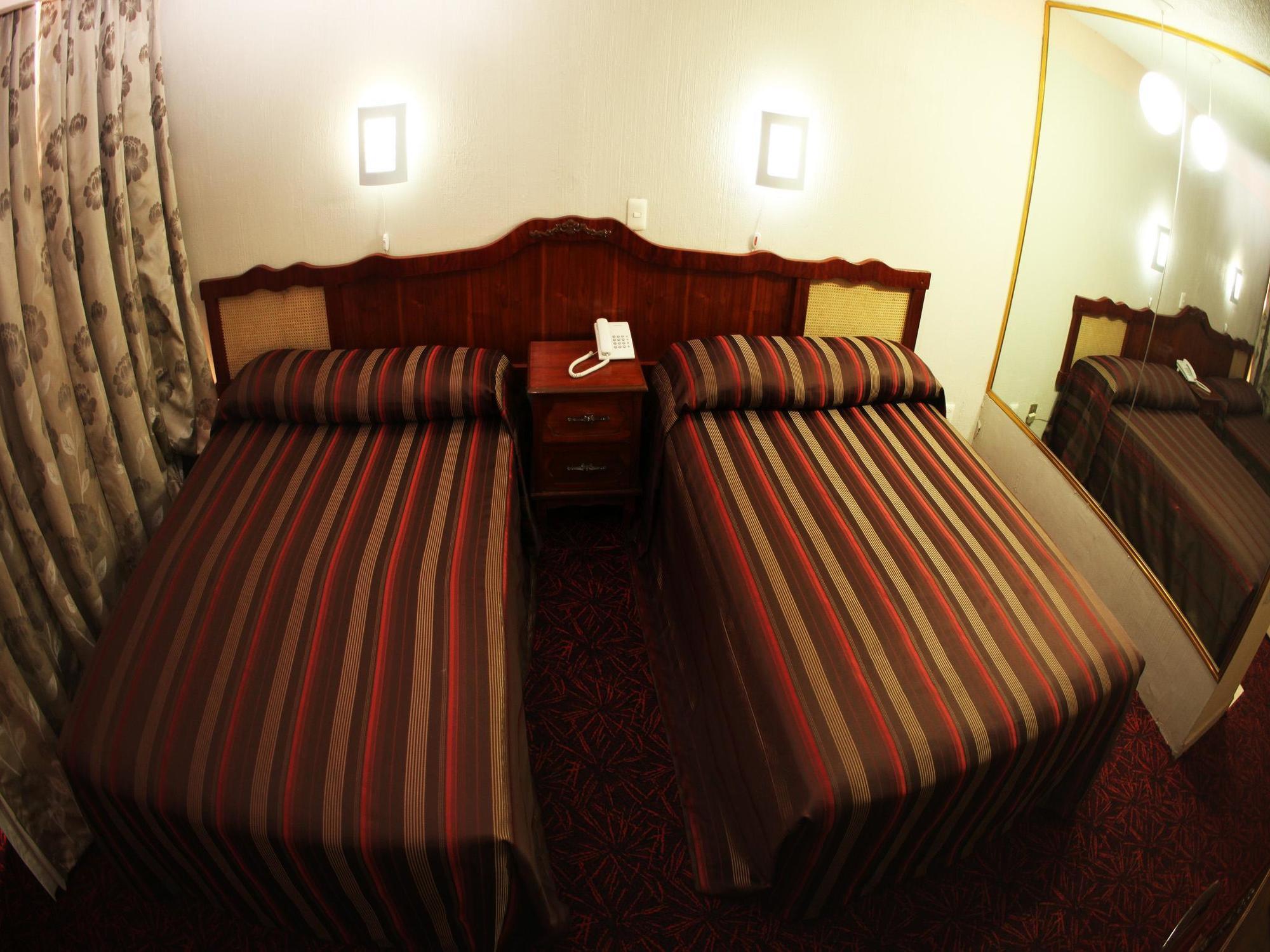 Hotel Plaza Madrid メキシコシティ エクステリア 写真